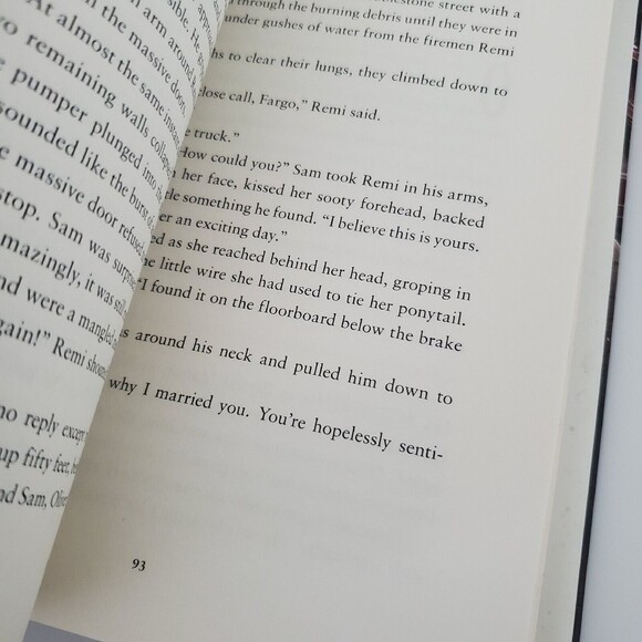 The Gray Ghost (A Sam and Remi Fargo Adventure) Cussler, Clive, Burcell, Robin - Picture 10 of 14